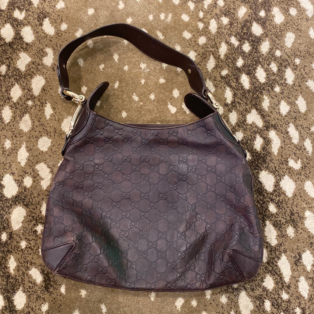 Gucci brown leather shoulder bag with zip closure and bridle sides